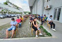 City gov’t did not ‘officially receive’ anti-COVID jabs for hospitals – exec Observing physical distancing outside the Iloilo Convention Center in Mandurriao, Iloilo City, priority residents wait for their turn to be vaccinated against coronavirus disease 2019. JAPHET FAJARDO/PN