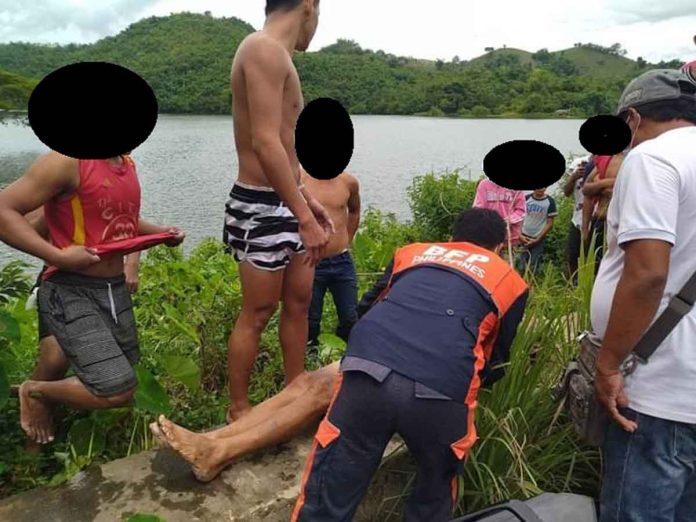 region-glenda-tapaz Rescuers and volunteers retrieve the body of Jonathan Galo from Marugo Lake in Barangay San Antonio, Tapaz, Capiz.