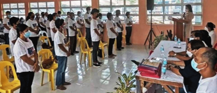 region-household Household members from Lambunao, Iloilo are presented to the local government unit in this undated photo as among those exiting from the Pantawid Pamilyang Pilipino Program. PNA, DSWD PHOTO