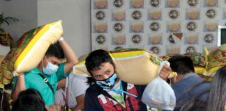 Displaced employees of the fire-hit Gaisano Grand Mall in San Jose, Antique receive cash aid, sacks of rice and other goods from the provincial government. JERON NIETES/PIO