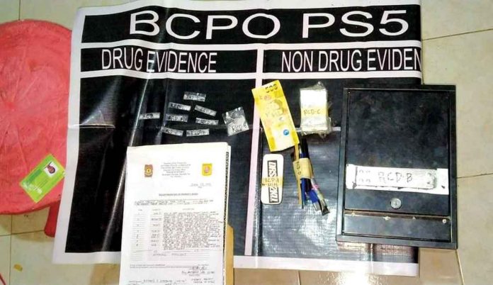 tanugb-buy-bust These were the items recovered from a 35-year-old suspect in a buy-bust operation in Barangay Tangub, Bacolod City on June 23. POLICE STATION 5