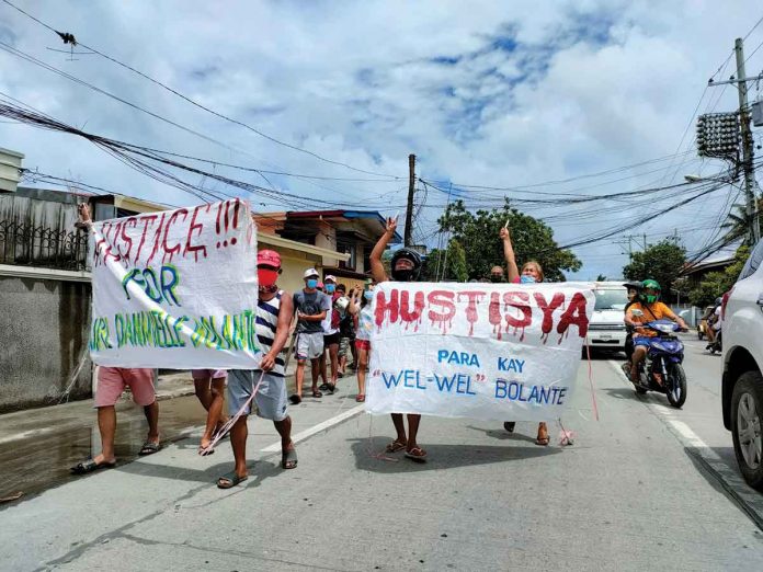 bolante-protest JUSTICE FOR ‘WEL-WEL’. Residents of Barangay North Baluarte, Molo, Iloilo City seek justice for the death of 29-year-old Karl Daniel Bolante who was shot dead by police during a buy-bust operation last week, June 29, 201. JAPHET FAJARDO/PN