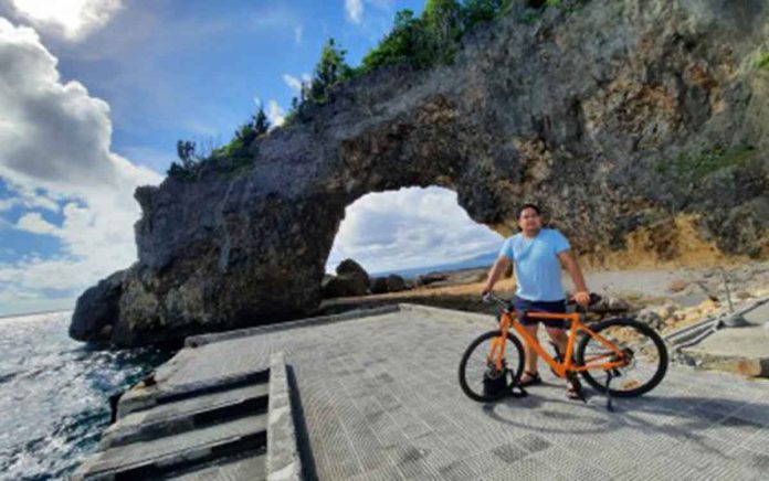 This is the Boracay Keyhole – a rock formation in Barangay Yapak, Boracay Island. It is fast becoming another tourist attraction in the world-famous island.