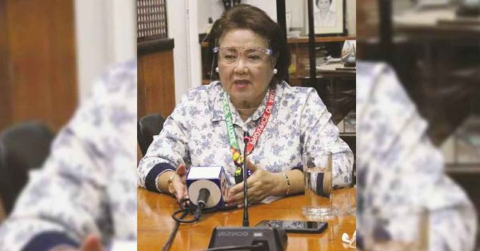 cadiao “Sa border, pamangkuton sanda kon importante ang travel,” says Antique’s Gov. Rhodora Cadiao, referring to people from elsewhere wanting to enter the province.