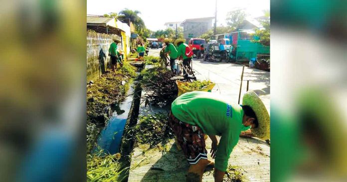displaced-tourism-workers Displaced tourism industry workers should render community service four hours a day for 10 days to receive P3,950 cash aid from DOLE. They may do a cleanup activity, canal declogging or disinfecting and sanitizing their surroundings. JERRY TREÑAS