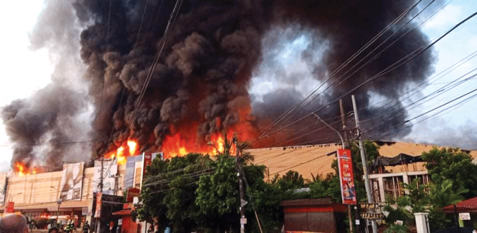 gaisano-mall-fire Fire razed the Gaisano Grand Mall in San Jose, Antique around 5:40 p.m. on June 17. JO ALIPALA/JOVEN VILLOJAN