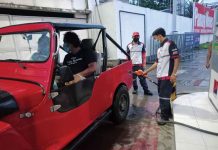 House panel OKs bill amending Oil Deregulation Law Wearing facemask, a gasoline boy refills the fuel tank of a vehicle in a gasoline station in Pavia, Iloilo. PANAY NEWS PHOTO