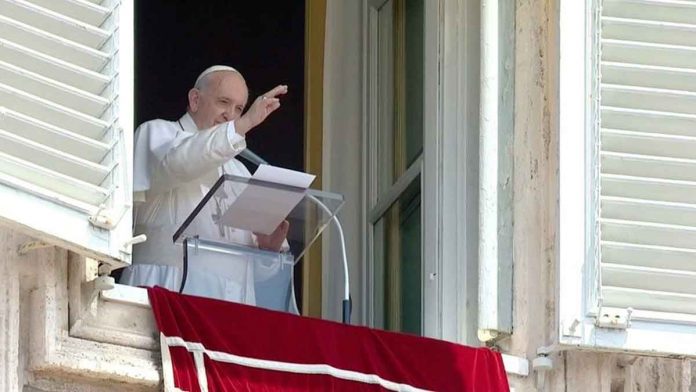 pope The Pope waves to the crowds at the Vatican shortly before he was admitted to hospital on Sunday. REUTERS
