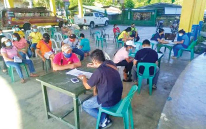 registration-coco-farmers The Philippine Coconut Authority Antique Provincial Office conducts mass registration among coconut farmers in Barangay Igburi, Patnongon. On Wednesday, it said they have already registered 25,000 farmers who could avail themselves of the benefits under the Republic Act 11524 or the Coconut Farmers and Industry Trust Fund Act. PCA ANTIQUE