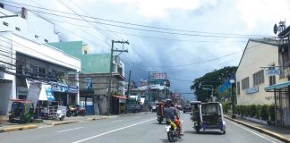 FEW ARE MOVING AROUND. General community quarantine limits the movements of people in accessing essential goods and services from permitted establishments. In Aklan, individuals below 18 years and adults above 65, those with immunodeficiency, comorbidity and pregnant women are required to stay at home at all times.