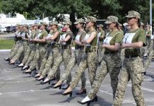 Ukraine criticized for making female cadets parade in heels Ukrainian female soldiers wear heels while taking part in the military parade rehearsal in Kyiv, Ukraine. UKRAINIAN DEFENSE MINISTRY PRESS OFFICE VIA AP