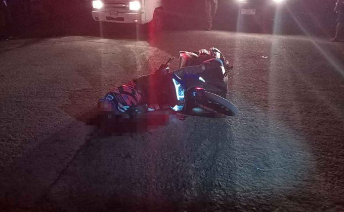 bac-pic-shot A motorist lies wounded on Palanca Street, Barangay 10, Bacolod City after he was shot by unidentified riding-in-tandem gunmen. POLICE STATION 2/BCPO