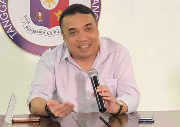 “So ganito ang playbook ng ilang opisyal at kaalyado ng administrasyon at ng mga troll farms: Kapag may lumabas na issue – halimbawa, itong nasilip ng COA na P67B na “deficiencies” ng DOH – overtime agad sila sa paglalabas ng kasinungalingan at paninira, para mabaling ang atensyon natin sa ibang bagay.” Atty. Barry Gutierrez, spokesperson of Vice President Leni Robredo