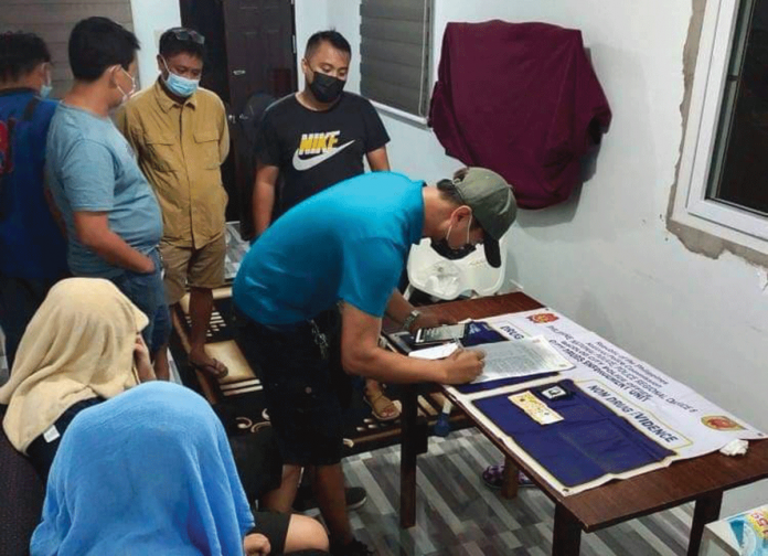 drug-suspects-bacolod Suspected shabu worth P156,800 were recovered in an anti-drug operation in Barangay Cabug, Bacolod City on Aug. 21. CDEU/BCPO