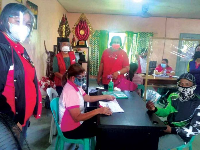 dswd The Department of Social Welfare and Development starts releasing financial assistance to families affected by the enhanced community quarantine in Iloilo. To finance its pandemic response aid, the Philippines continues to borrow more money, causing the national debt to surge to P11.16 trillion in June. DSWD-6