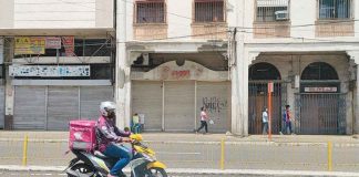 WHERE HAVE ALL THE PEOPLE GONE? Shops and non-essential business establishments along Calle Real in Iloilo City are closed due to a “hard lockdown” aimed at curtailing the spread of coronavirus disease 2019. Employees of these establishments are reeling from the lockdown’s adverse effects. PANAY NEWS PHOTO