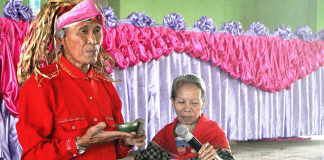 In this photo taken in 2015, Panay Bukidnon elder Leopoldo “Tay Polding” Caballero performs the padugo ritual to appease spirits living in the mountains of Calinog, Iloilo where a huge dam would be constructed (the Jalaur River Multipurpose Project – Phase II). PANAY NEWS PHOTO