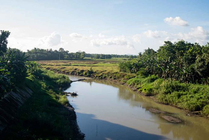 jalaur The Jalaur River is a source of irrigation, water supply for domestic use in Iloilo City and its adjacent municipalities, and generates up to 6.6 megawatts electric power supply. DENR
