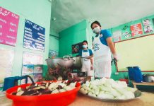 Community kitchen volunteers prepare nutritious meals at the daycare center in Barangay San Juan, Molo, Iloilo City. PANAY NEWS PHOTO