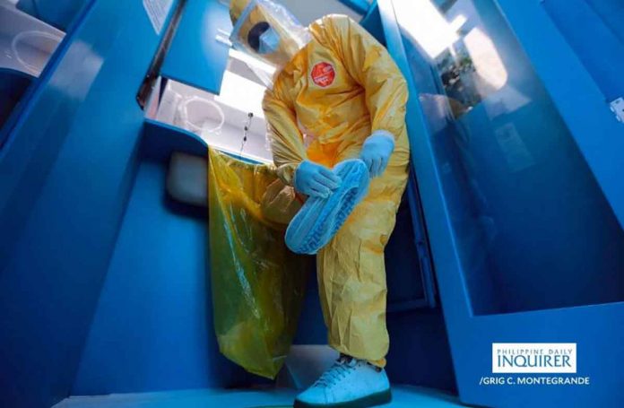 news-covid A health worker assists residents of Baesa, Quezon City to undergo swabbing at the mobile testing unit parked along Mendez Street. The mobile unit goes around the communities to test residents for the coronavirus disease 2019. INQUIRER/GRIG MONTEGRANDE