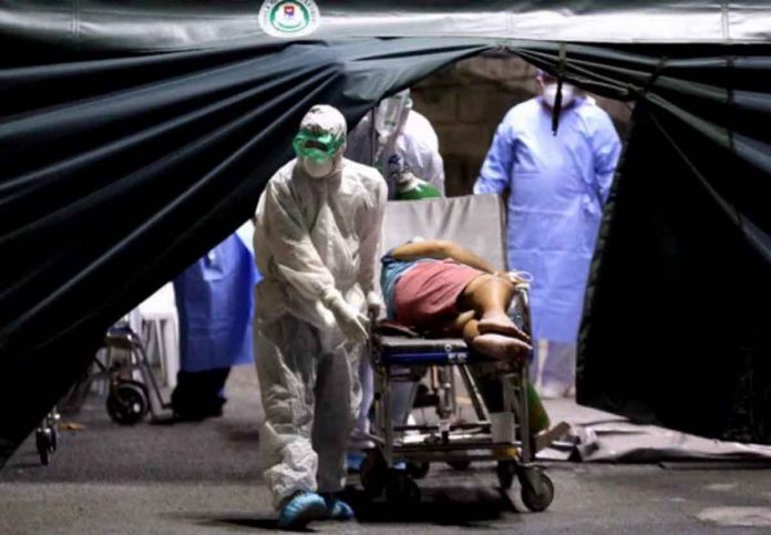 news-sra Health workers attend to a person-under-investigation for COVID-19 in a public hospital in the city of Manila. INQUIRER/RICHARD REYES