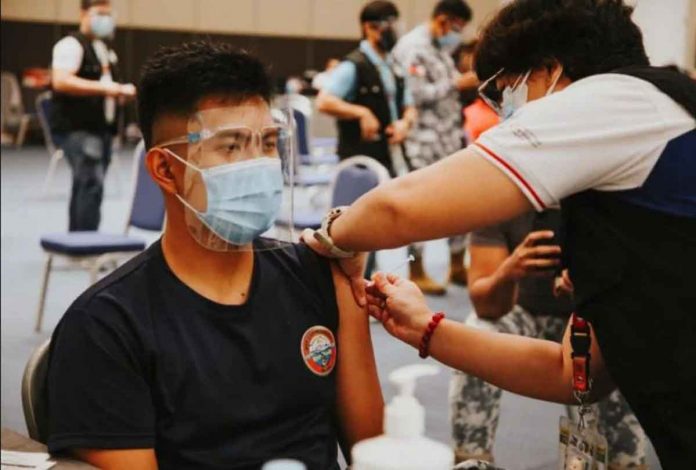 news-study A seafarer is inoculated with the Moderna’s COVID-19 vaccine during a special vaccination drive organized by the Maritime Industry Authority in Olongapo City. OLONGAPO CITY INFORMATION CENTER