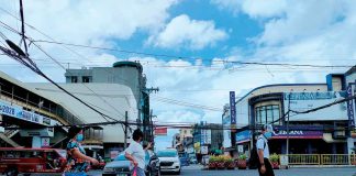 With Iloilo City’s being under Alert Level 4, the Department of Health advised the local government unit to impose granular lockdowns and expand hospital bed capacity, among other action points. Photo shows people in the city’s downtown area. PANAY NEWS PHOTO