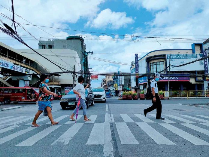 iloilo-downtown-area With Iloilo City’s being under Alert Level 4, the Department of Health advised the local government unit to impose granular lockdowns and expand hospital bed capacity, among other action points. Photo shows people in the city’s downtown area. PANAY NEWS PHOTO
