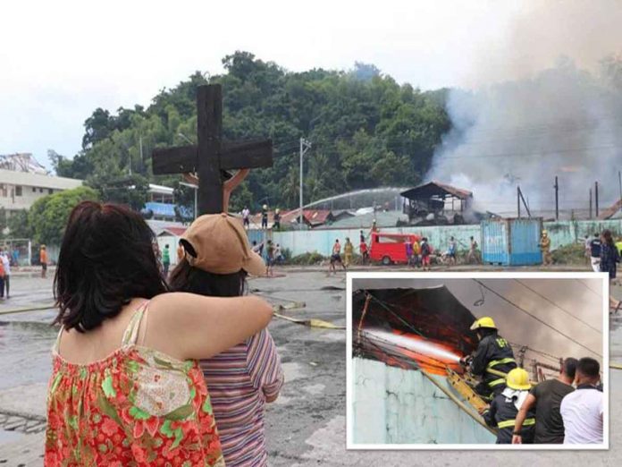 region-fire-pic Fire victims watch helplessly as fire gobbles up their neighborhood in Barangay Culasi, Roxas City on Au. 17, 2021. PHOTO FROM MAYOR RONNIE DADIVAS’ FACEBOOK PAGE