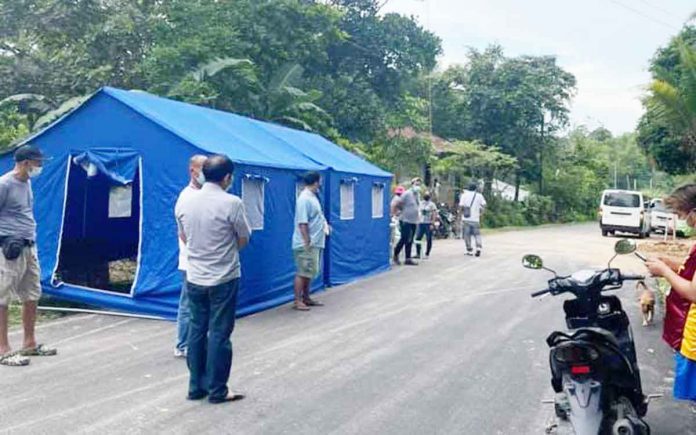 This is a border control checkpoint in Barangay Salvacion, Nueva Valencia, Guimaras. Only Authorized Persons Outside Residence (APOR) and those that need immediate medical attention shall be allowed to leave and/or enter the barangay. PHOTO BY THE NUEVA VALENCIA LGU.