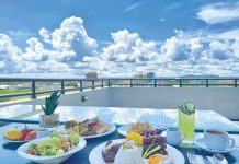 Al fresco dining at Straight Up