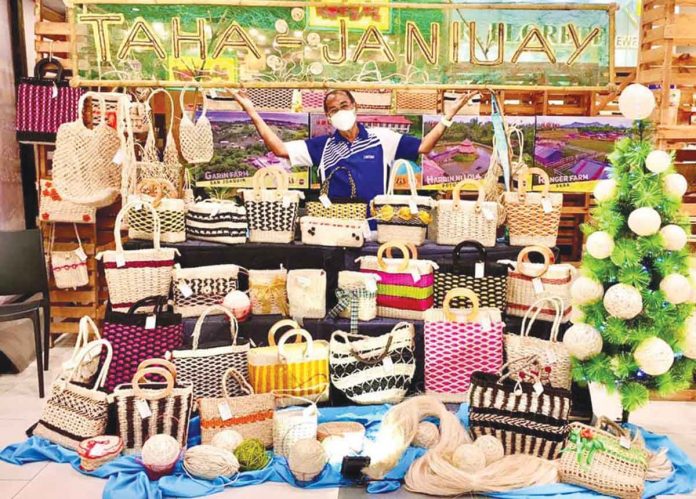 banner Abaca fiber bags are on display at the ongoing Tumandok trade and travel fair organized by Iloilo's Provincial Culture, Arts, History and Tourism Office. The event began on September 20 and will conclude on September 26. BOMBETTE MARIN