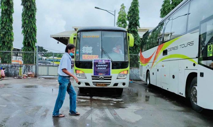 bus Buses officering free rides are now plying these routes: Iloilo City to Roxas City and vice versa; Iloilo City to Kalibo, Aklan and vice versa; and Iloilo City to Northern Iloilo and vice versa. Only healthcare workers and authorized persons outside residence will be accommodated. They must present their identification card prior to boarding. “Libre Sakay” is part of the Service Contracting Program of the Department of Transportation and the Land Transportation Franchising and Regulatory Board. PANAY NEWS PHOTO