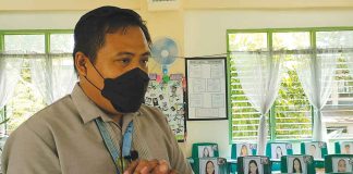 “Bisan sa picture lang nanda makita ko ang anda nga itsura. Basi maggwa kami sa schools kag magsumalangay kami, kondi ma-recognize ko, ‘Ay amo ‘ni ang akon nga advisory’,” Jessie Comprendio tells Panay News.