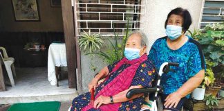 “Kinahanglan gid nga magpa-vaccine sila tanan kay ako kaagi na ako, waay ako may nabatyagan. Magpa-vaccine na kamo para indi dali-dali gawa kamo ma-COVID,” says 106-year-old Lucila Sobrevega-Sobremisana. PANAY NEWS PHOTO