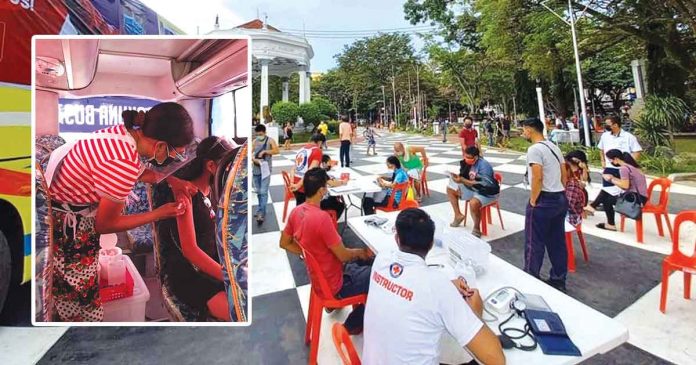 A fourth mobile vaccination clinic is helping accelerate Bacolod City’s coronavirus disease 2019 vaccination drive. This “Philippine Red Cross Bakuna Bus” is manned by a team of volunteers. Inoculations are conducted in barangays Banago and Mandalagan and at the Bacolod Public Plaza, among other areas. CITY ADMINISTATOR EM ANG