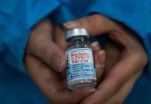 Japan finds black particles in Moderna vax A pharmacist in Kanagawa prefecture in Japan discovers several black particles in one vial of Moderna's coronavirus disease 2019 while checking for foreign substances before using the vaccine. GETTY IMAGES