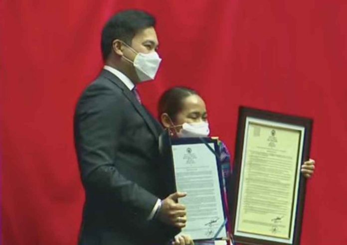 news-olympics Weightlifter Hidilyn Diaz was conferred the Congressional Medal of Excellence following her historic gold medal win in the 2020 Tokyo Olympics. VIA INQUIRER