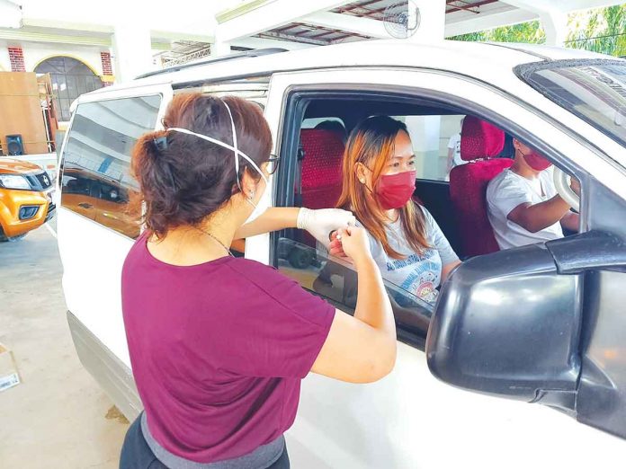 pic2b Dry-run of the drive-thru vaccination in San Joaquin, Iloilo on Aug. 14. PHOTOS FROM BM MARCELO VALENTINE SERAG