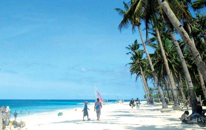 region-adrian-extend The coronavirus pandemic has limited the number of tourists visiting the world-famous Boracay Island since last year. But with the ongoing vaccination, hopes are high that visitors would be gradually coming back .PHOTO BY HANZ BERTRANDT PEDRONIO SIRILAN