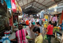 People at the public market in Kalibo, Aklan wear facemasks. The province has recorded five new cases of the Delta variant of the virus causing coronavirus disease.