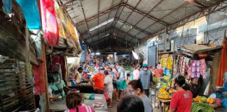 People at the public market in Kalibo, Aklan wear facemasks. The province has recorded five new cases of the Delta variant of the virus causing coronavirus disease.
