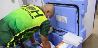 Personnel of the Guimaras provincial government check these Sinovac vaccines delivered by the Department of Health on Sept. 2, 2021. GUIMARAS PROV’L GOV’T PHOTO