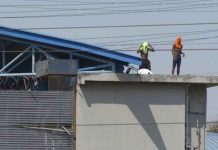 Death toll in Ecuador prison fight passes 100 Inmates climb to the roof of the Litoral prison as a deadly fight unfolded in a jail in the city of Guayaquil, Ecuador. EPA