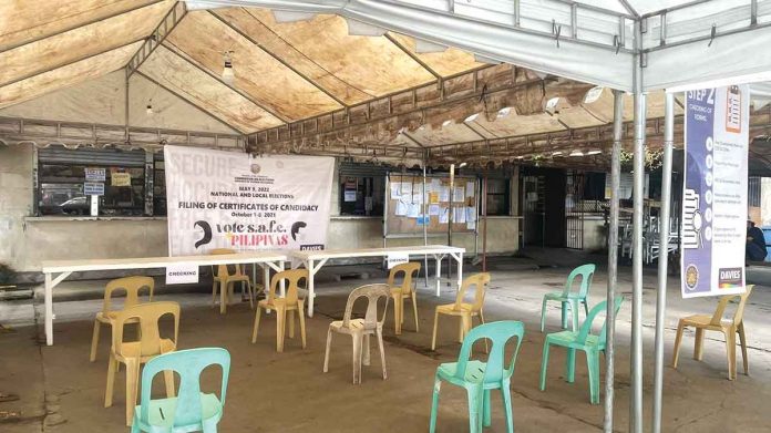bacolod Empty seats at the Commission on Elections Office in Bacolod City greet the press on the first hour of the filing of certificates of candidacy on Oct. 1. BACOLOD CITY COMELEC