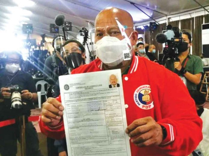 bato SURPRISE CANDIDATE. Senator Ronald “Bato” dela Rosa files his certificate of candidacy for president. INQUIRER PHOTO