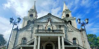 With Iloilo City downgrading to the least strict community quarantine, religious gatherings have been allowed by the city government up to 50 percent of venue capacity. Photo shows devotees at the Jaro Metropolitan Cathedral in Jaro, Iloilo City. PANAY NEWS PHOTO
