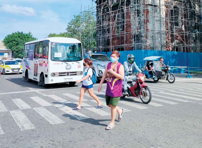 ‘LIBRE SAKAY’. Modernized jeepneys offering free rides to medical frontliners, essential workers and authorized persons outside residence are back. The “Libre Sakay” will be until Dec. 31 this year. Photo shows one of the 28 modern jeeps of the Iloilo City Alliance of Operators and Drivers Transport Cooperative plying the Ungka Jaro CPU-Iloilo City route and vice versa. PANAY NEWS PHOTO