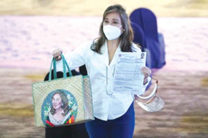 loren Cong. Loren Legarda holds a copy of her certificate of candidacy for senator, and a fashionable buri bag made from Antique.