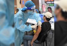 A Negrense receives a shot of Pfizer vaccine at Negros Residences in Bacolod City. PROV’L GOV’T OF NEGROS OCCIDENTAL